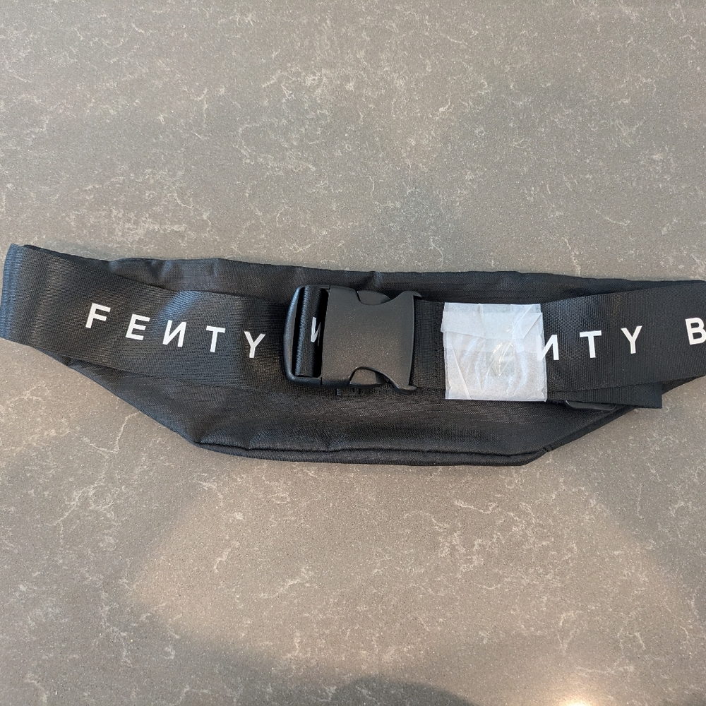 Fenty fanie pack NWT